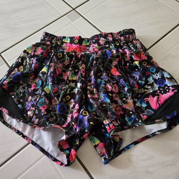 Lululemon Hotty Hot Low Rise Lined Shorts Flowerscope Multi Black 2 - Picture 2 of 5